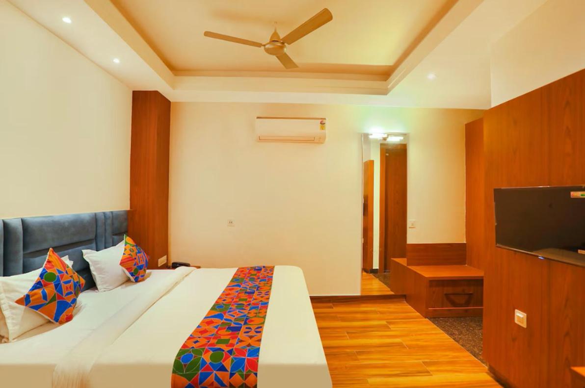 Hotel Swarn Bhoomi Kanpur Bagian luar foto