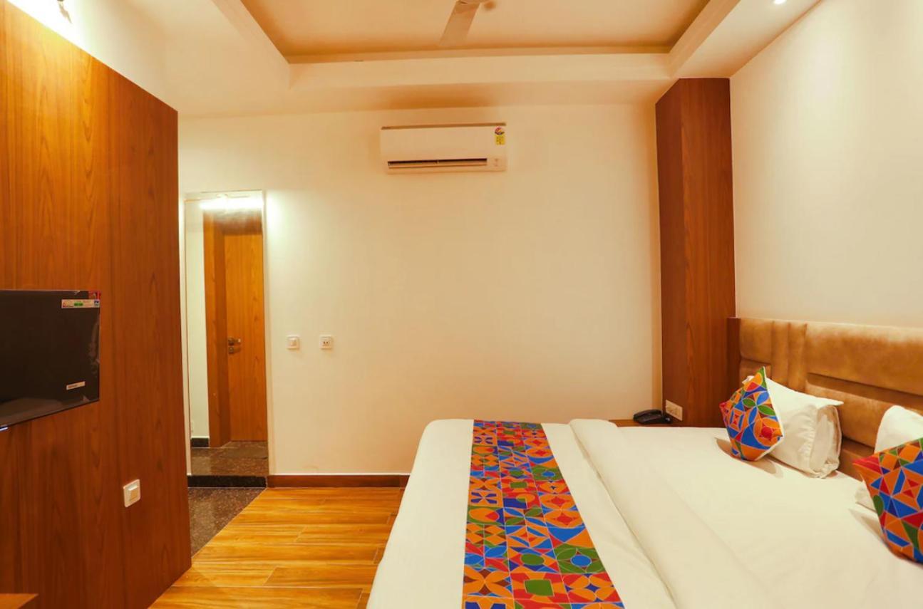 Hotel Swarn Bhoomi Kanpur Bagian luar foto