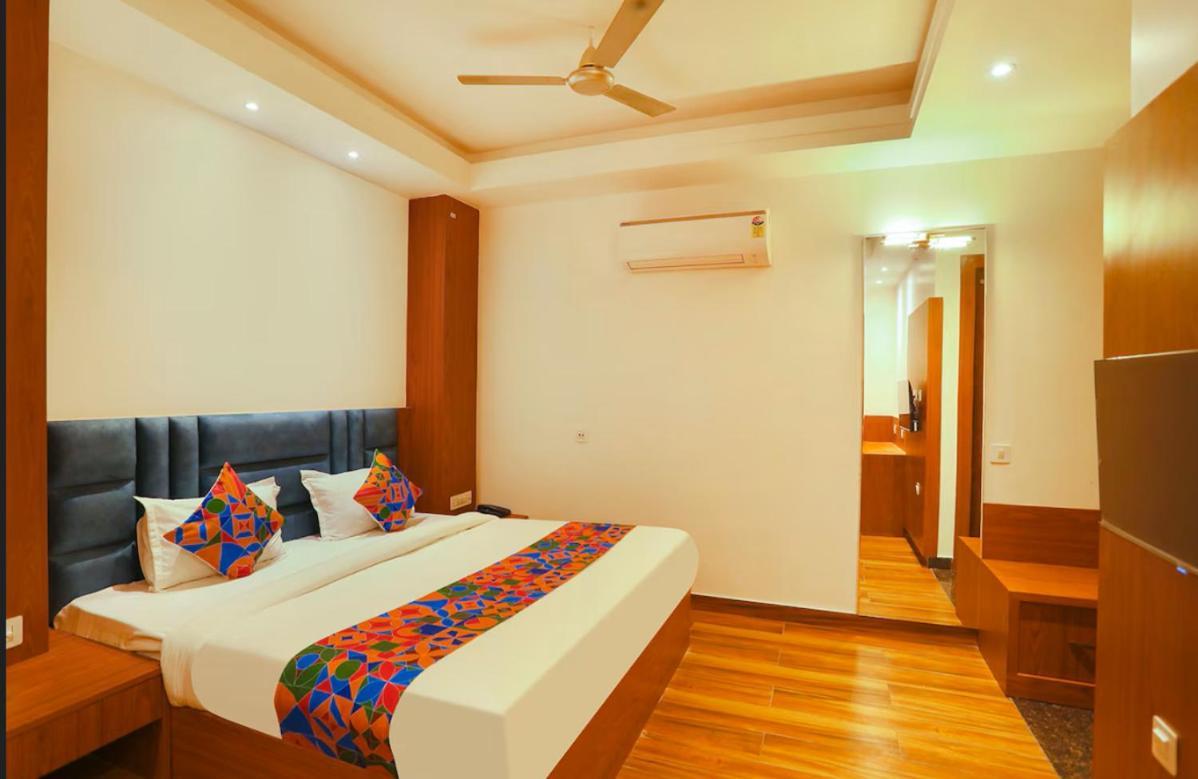 Hotel Swarn Bhoomi Kanpur Bagian luar foto